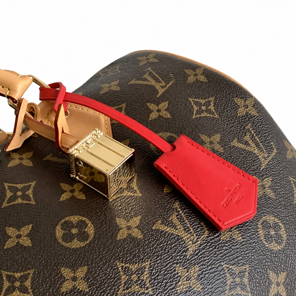 Louis Vuitton Speedy Bandoulière 30 — Monogram Canvas, Vachetta Handles & Red Luggage Tag