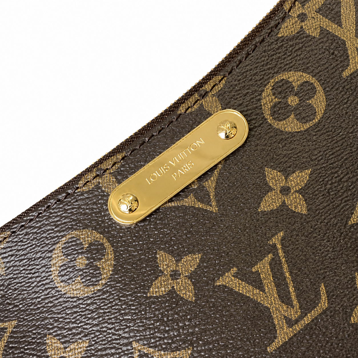 Louis Vuitton Pochette Métis — Monogram Canvas, Wide Vachetta & Gold Chain