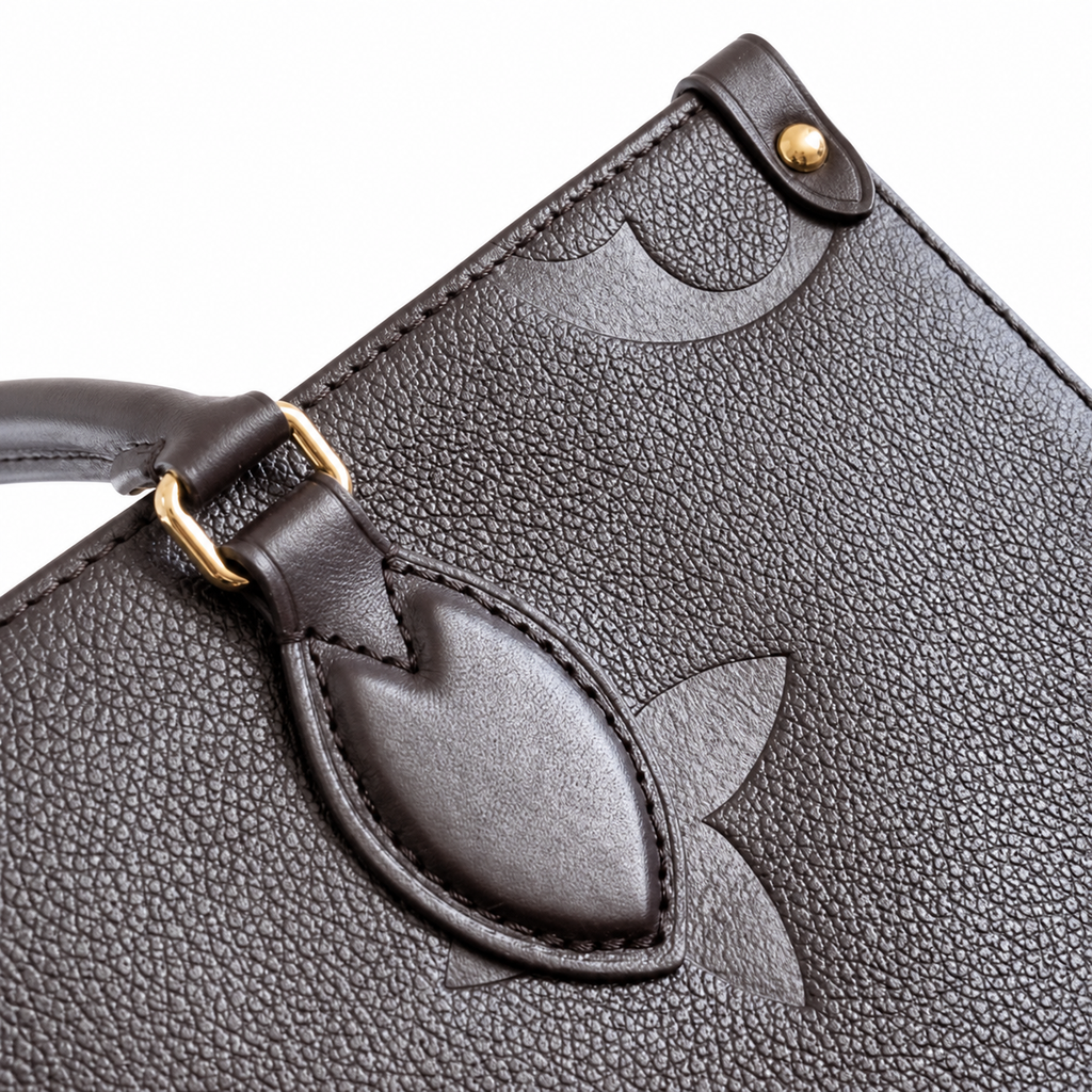Monogram Grand Horizontal Crossbody — Large Wide-Format Canvas Bag with Generous Landscape Silhouette and Full-Day Open Carry