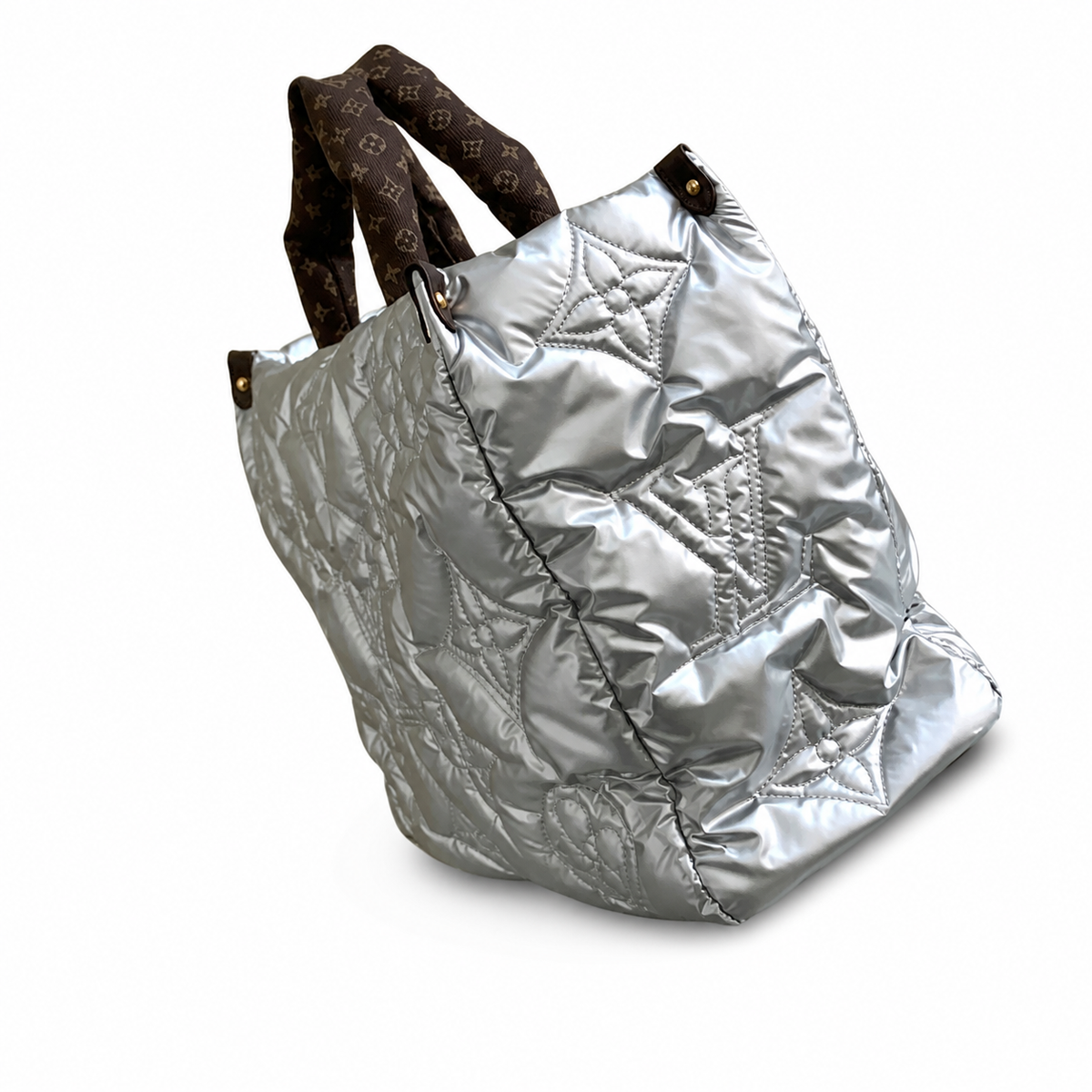 Louis Vuitton Onthego GM — Pillow Quilted Nylon in Silver