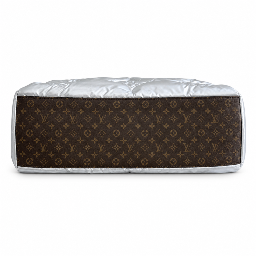 Louis Vuitton Onthego GM — Pillow Quilted Nylon in Silver