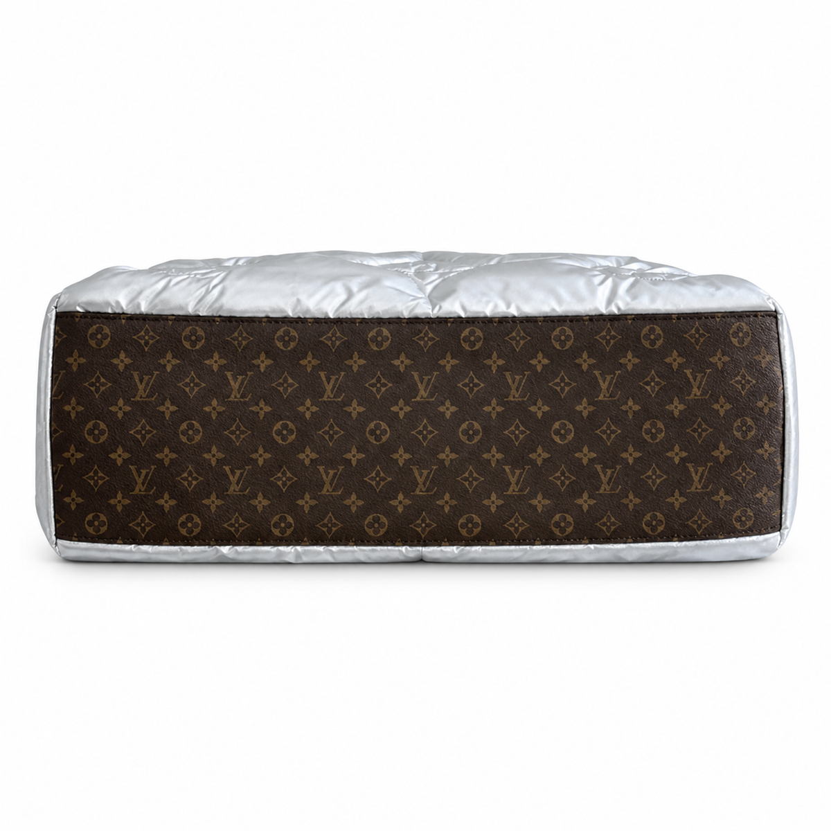 Louis Vuitton Onthego GM — Pillow Quilted Nylon in Silver