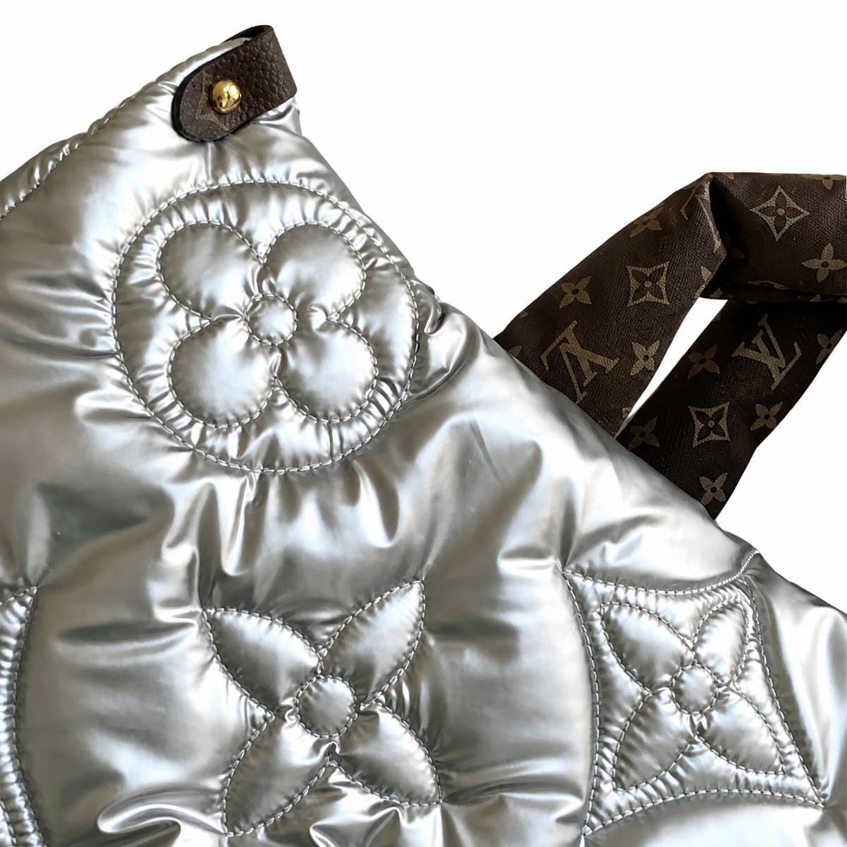 Louis Vuitton Onthego GM — Pillow Quilted Nylon in Silver